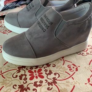 Cute wedge sneaker fit size 7